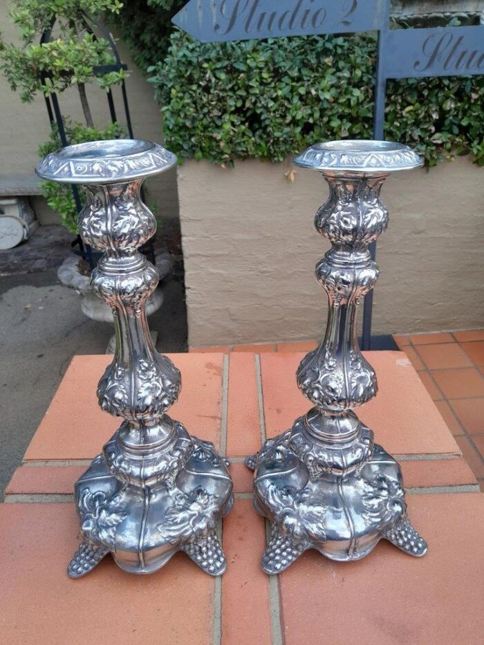 An Antique Circa 1900s Pair of Silver Plate Candlesticks / Candle Holders ND - Image 3