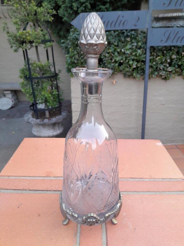 A 20TH Century  Cut Glass Decanter with Stopper on a Metal Base - Image 3