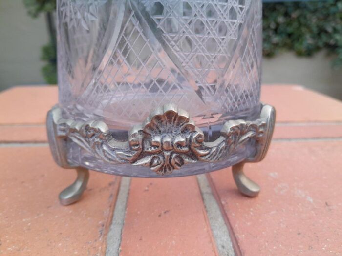 A 20TH Century  Cut Glass Decanter with Stopper on a Metal Base - Image 4