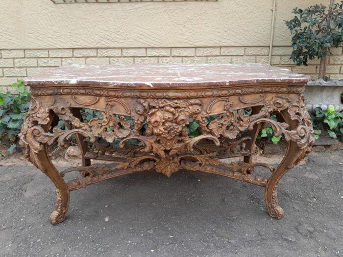 An 18th Century French Louis XV Ornately Carved and Gilded Console / Drinks Table with Marble Top - Image 2