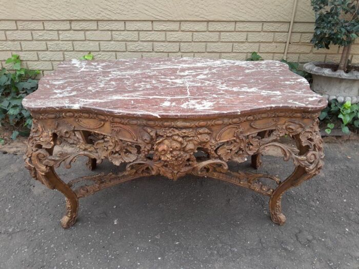 An 18th Century French Louis XV Ornately Carved and Gilded Console / Drinks Table with Marble Top - Image 3