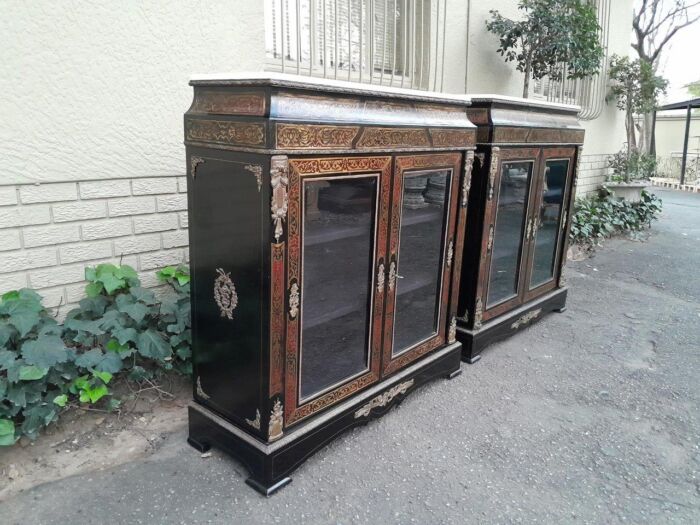 A Near Pair of Late 19th Century  / Early 20th century French Boulle Ebonised and Gilt Metal Cabinets and Cream Marble Tops - Image 4