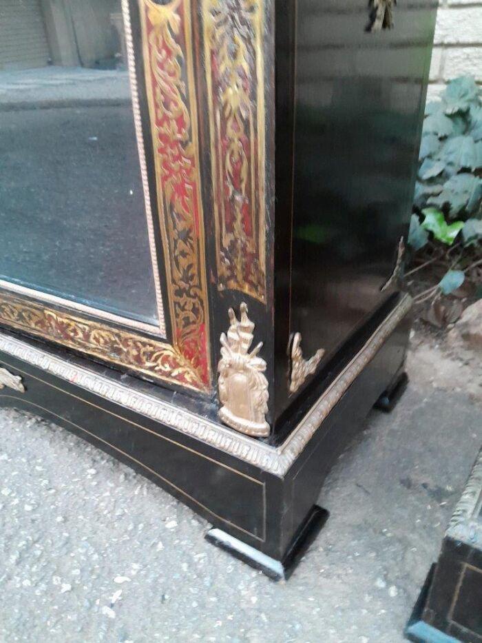 A Near Pair of Late 19th Century  / Early 20th century French Boulle Ebonised and Gilt Metal Cabinets and Cream Marble Tops - Image 8