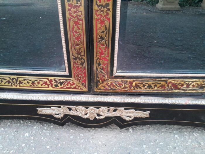 A Near Pair of Late 19th Century  / Early 20th century French Boulle Ebonised and Gilt Metal Cabinets and Cream Marble Tops - Image 9