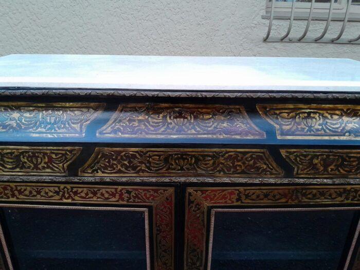 A Near Pair of Late 19th Century  / Early 20th century French Boulle Ebonised and Gilt Metal Cabinets and Cream Marble Tops - Image 11