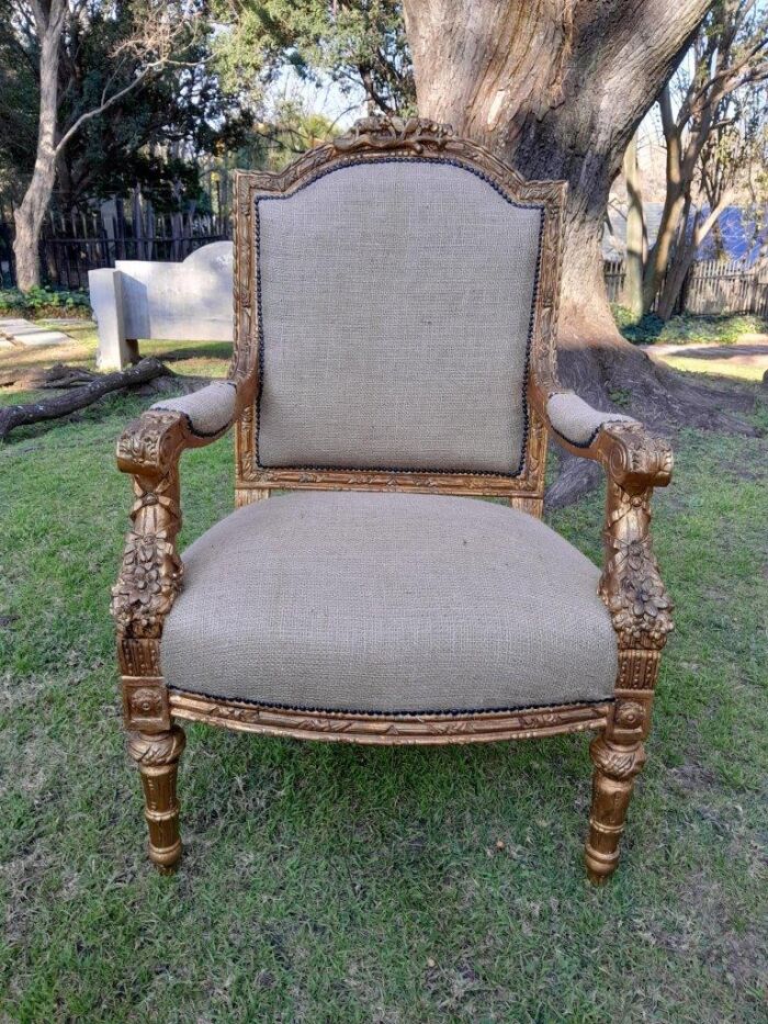 An Antique 19th Century French Pair of  Louis XV Style Heavily Carved Giltwood Armchairs - Image 5