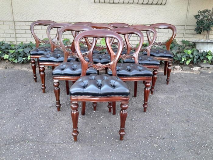 A 20th Century Set of Ten Teak Wood Bustle Back Chairs Upholstered in Deep Buttoned Leather - Image 2