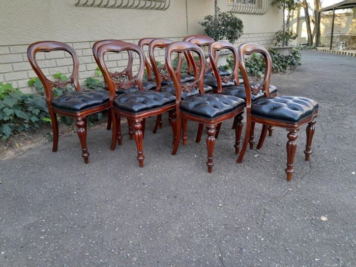 A 20th Century Set of Ten Teak Wood Bustle Back Chairs Upholstered in Deep Buttoned Leather - Image 3