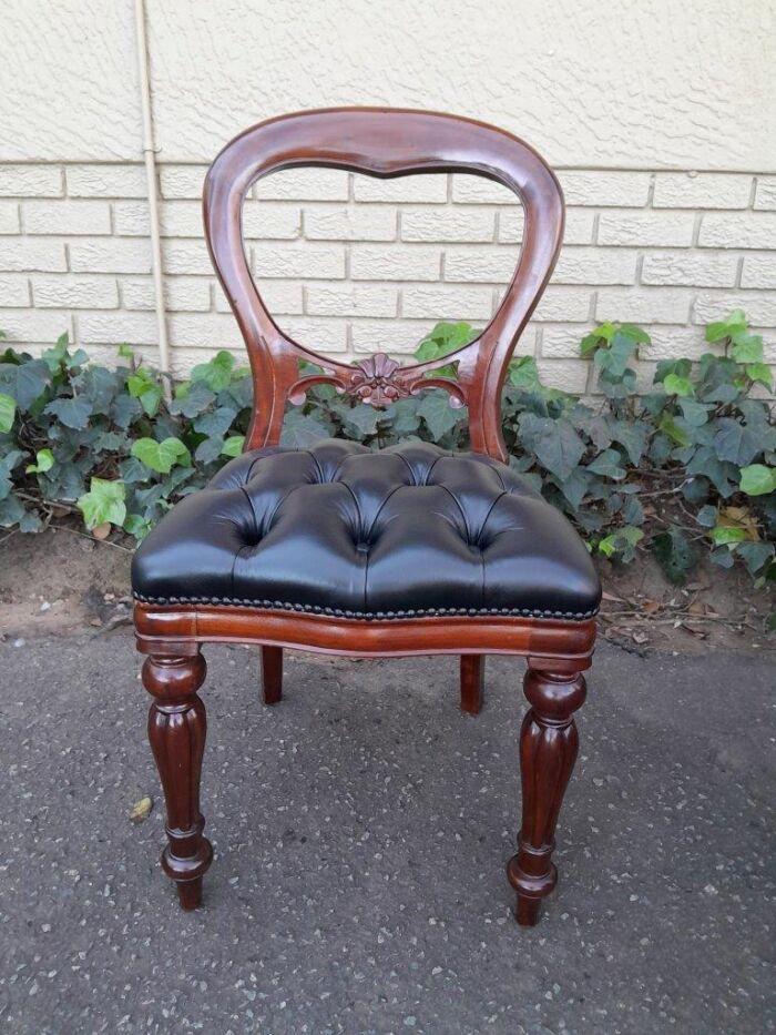 A 20th Century Set of Ten Teak Wood Bustle Back Chairs Upholstered in Deep Buttoned Leather - Image 4