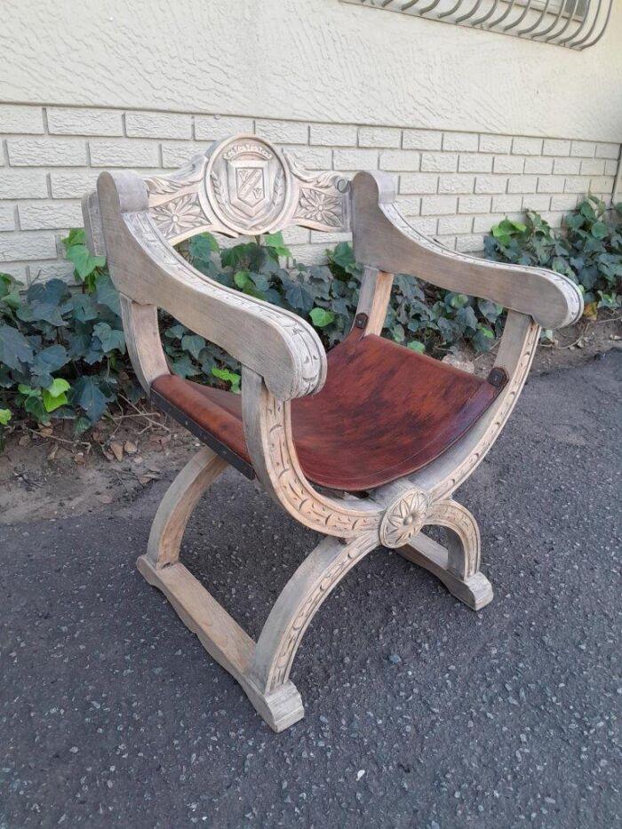 An Antique Early 20th Century Savonarola Carved Oak Chair with Leather Seat in a Contemporary Bleached Finish - Image 4