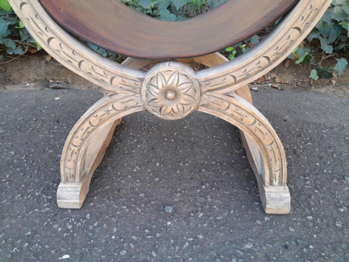 An Antique Early 20th Century Savonarola Carved Oak Chair with Leather Seat in a Contemporary Bleached Finish - Image 5
