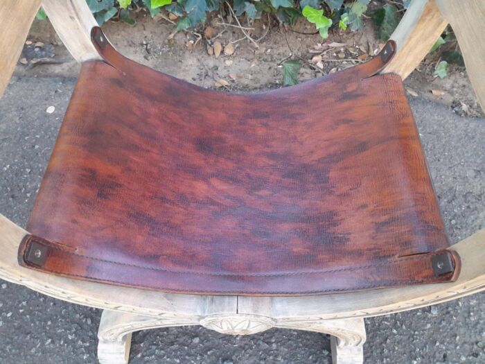 An Antique Early 20th Century Savonarola Carved Oak Chair with Leather Seat in a Contemporary Bleached Finish - Image 7