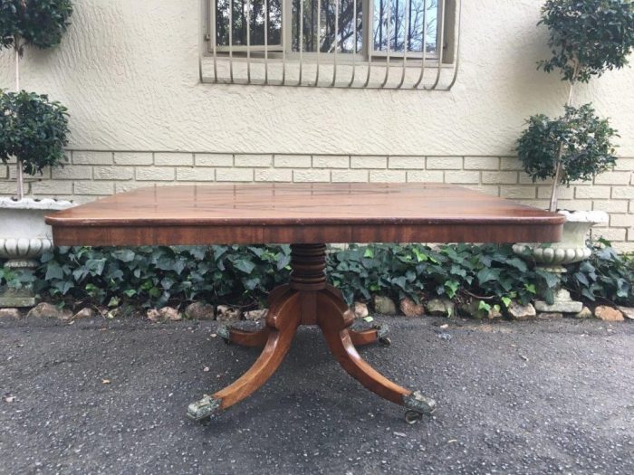 Regency Style Mahogany Breakfast Table on Saber Legs and Brass Capping's with Castors (6-8 Seater) - Image 2