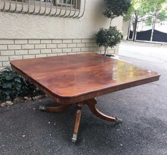 Regency Style Mahogany Breakfast Table on Saber Legs and Brass Capping's with Castors (6-8 Seater) - Image 4