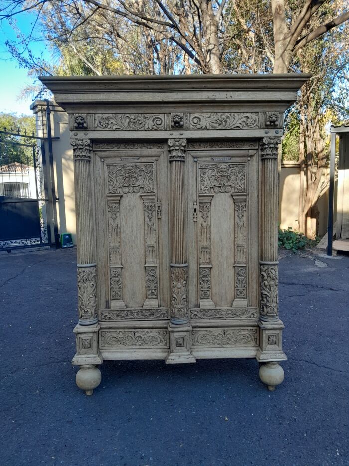 An 18th Century Renaissance Style Ornately Carved Cabinet/Armoire/ Kussenkast in a Contemporary Bleached Finish (Useful for TV or storing Bedroom Pillows, Duvets, Towels etc) - Image 3
