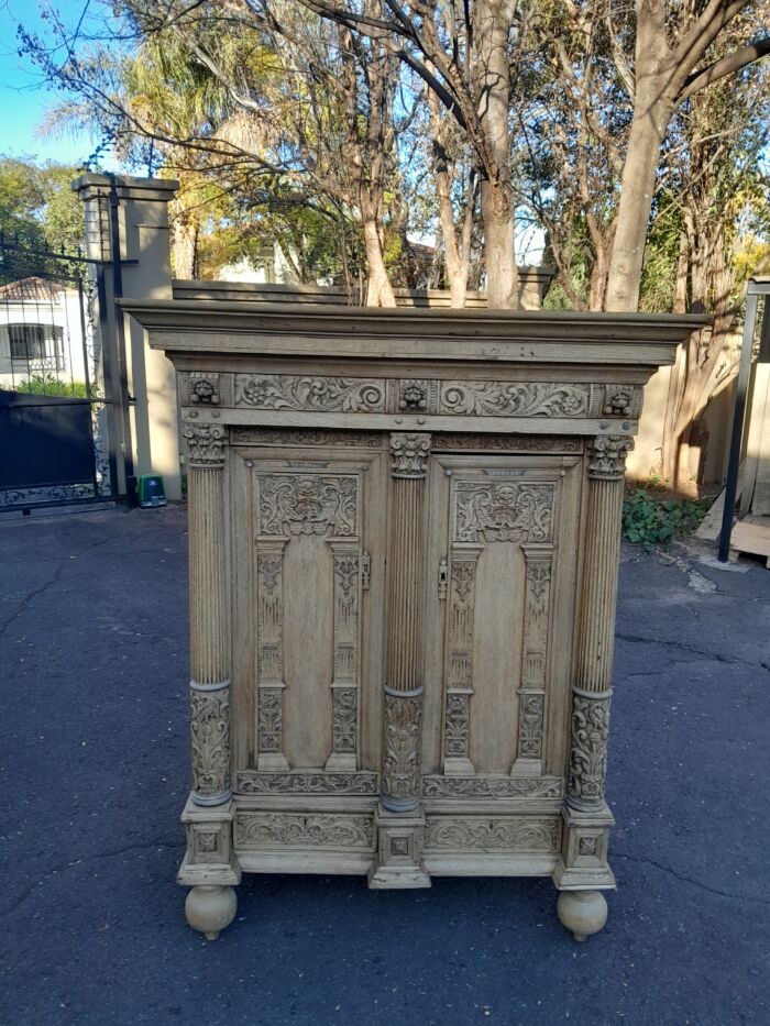 An 18th Century Renaissance Style Ornately Carved Cabinet/Armoire/ Kussenkast in a Contemporary Bleached Finish (Useful for TV or storing Bedroom Pillows, Duvets, Towels etc) - Image 4