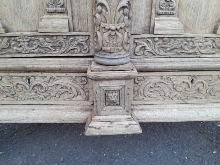 An 18th Century Renaissance Style Ornately Carved Cabinet/Armoire/ Kussenkast in a Contemporary Bleached Finish (Useful for TV or storing Bedroom Pillows, Duvets, Towels etc) - Image 12