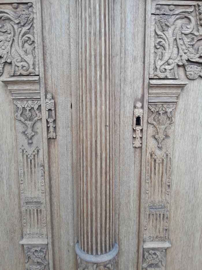An 18th Century Renaissance Style Ornately Carved Cabinet/Armoire/ Kussenkast in a Contemporary Bleached Finish (Useful for TV or storing Bedroom Pillows, Duvets, Towels etc) - Image 15