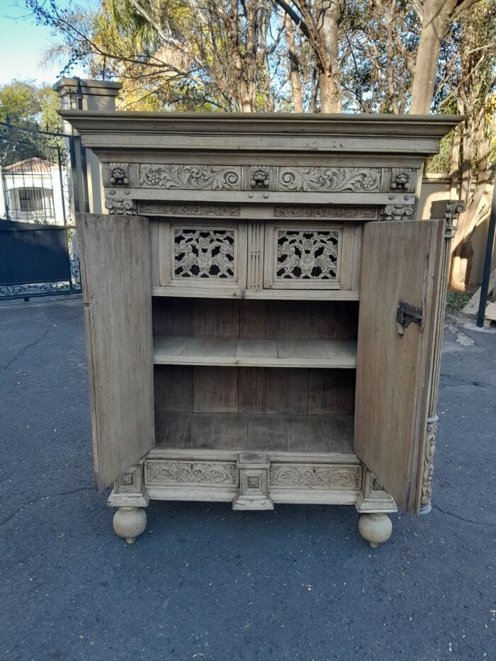 An 18th Century Renaissance Style Ornately Carved Cabinet/Armoire/ Kussenkast in a Contemporary Bleached Finish (Useful for TV or storing Bedroom Pillows, Duvets, Towels etc) - Image 16