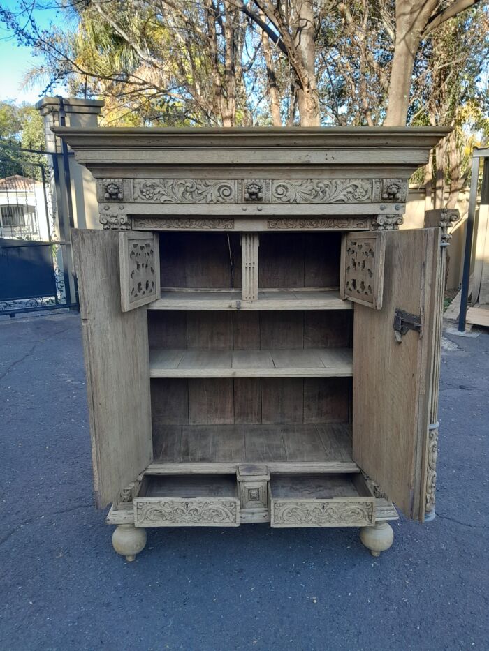 An 18th Century Renaissance Style Ornately Carved Cabinet/Armoire/ Kussenkast in a Contemporary Bleached Finish (Useful for TV or storing Bedroom Pillows, Duvets, Towels etc) - Image 17