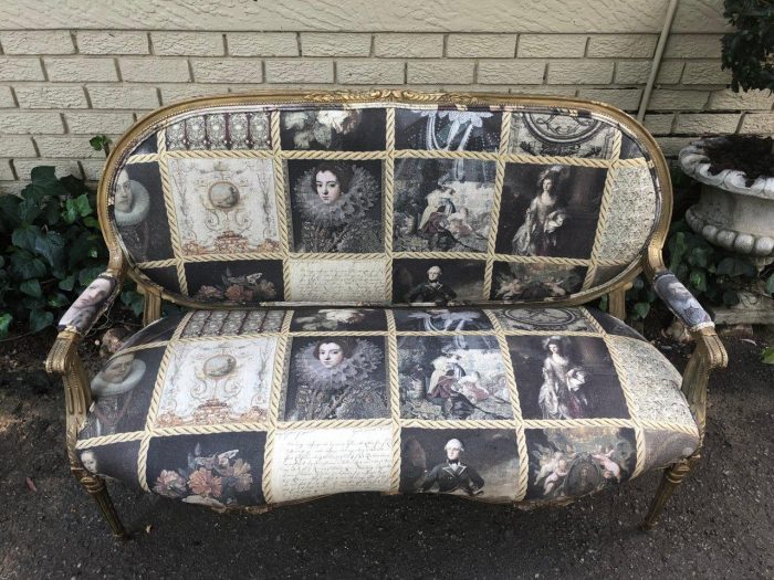 French style gilded settee with hand-painted fabric - Image 2