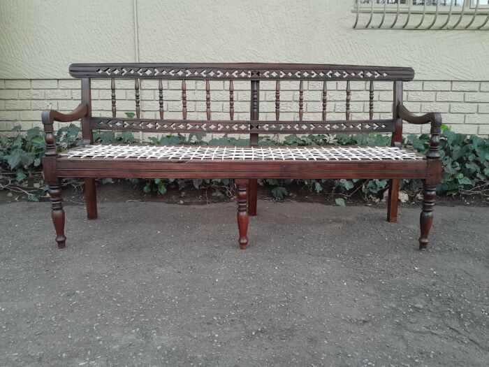 A 20th Century Wes-Transvaalse Tambotie Hout Riempie Stoepbank Bench