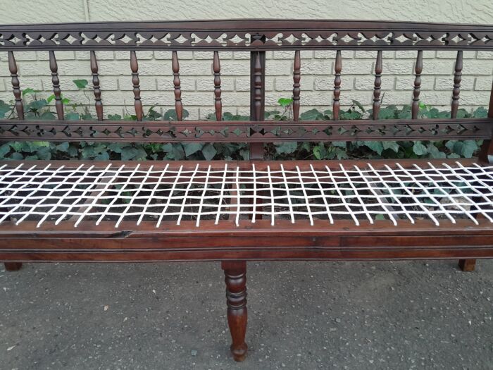 A 20th Century Wes-Transvaalse Tambotie Hout Riempie Stoepbank Bench - Image 8