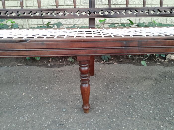 A 20th Century Wes-Transvaalse Tambotie Hout Riempie Stoepbank Bench - Image 9