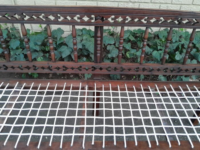A 20th Century Wes-Transvaalse Tambotie Hout Riempie Stoepbank Bench - Image 10