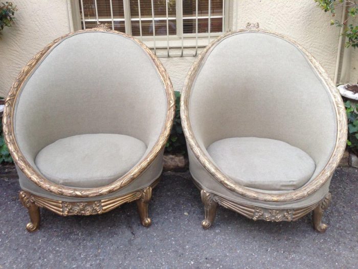 A Pair of French Empire Style Carved and Gilded Arm / Tub / Bergere Chairs Upholstered in an Imported Khaki Linen - Image 2
