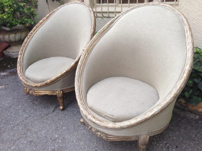 A Pair of French Empire Style Carved and Gilded Arm / Tub / Bergere Chairs Upholstered in an Imported Khaki Linen - Image 3