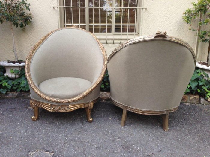 A Pair of French Empire Style Carved and Gilded Arm / Tub / Bergere Chairs Upholstered in an Imported Khaki Linen - Image 4