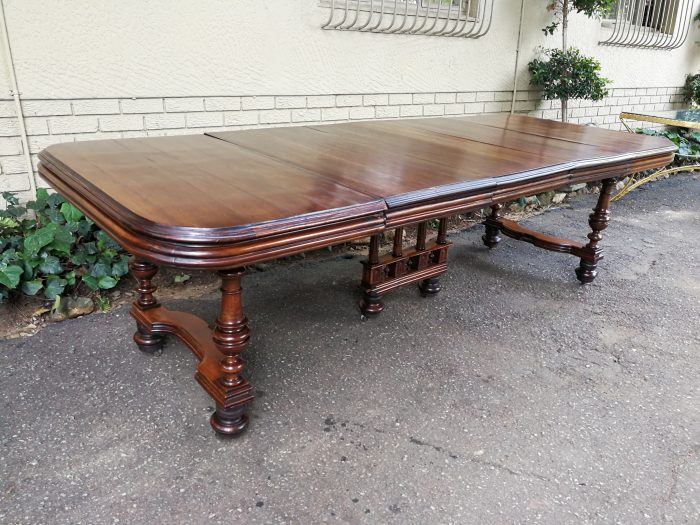 Henry II Walnut extension dining table with 3 leaves (8 – 10-Seater) - Image 5