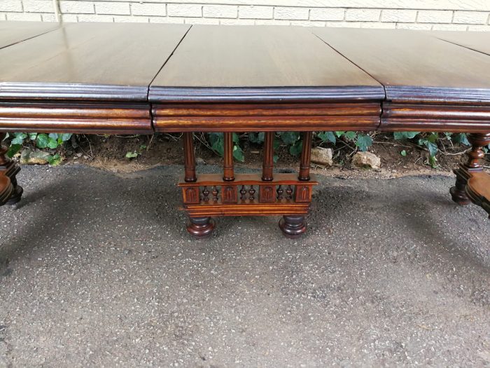 Henry II Walnut extension dining table with 3 leaves (8 – 10-Seater) - Image 7