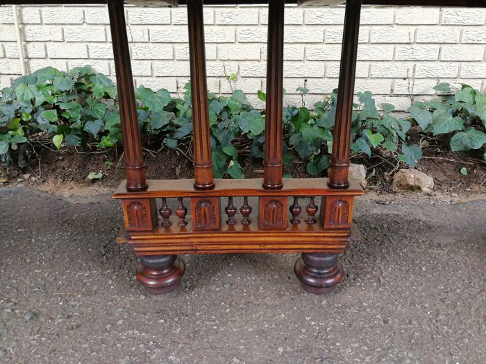 Henry II Walnut extension dining table with 3 leaves (8 – 10-Seater) - Image 10