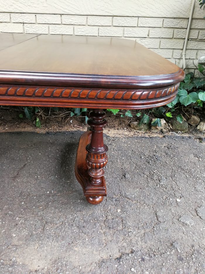 Renaissance Henry II dining table with carved and turned legs and a middle stretcher. Late 19th century table (10-12-Seater) With 3 Leaves - Image 9