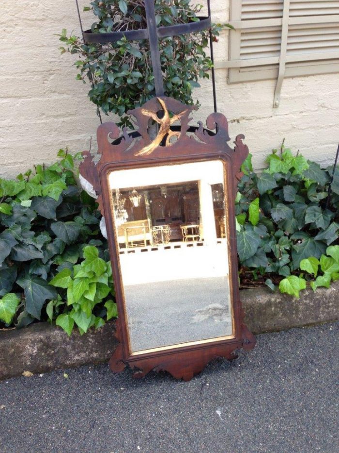 A Georgian mahogany mirror with an eagle - Image 3
