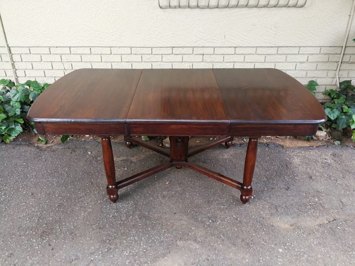 An Edwardian Style Oak 8 Seater Table on an X Stretcher Base (8 Seater) - Image 2