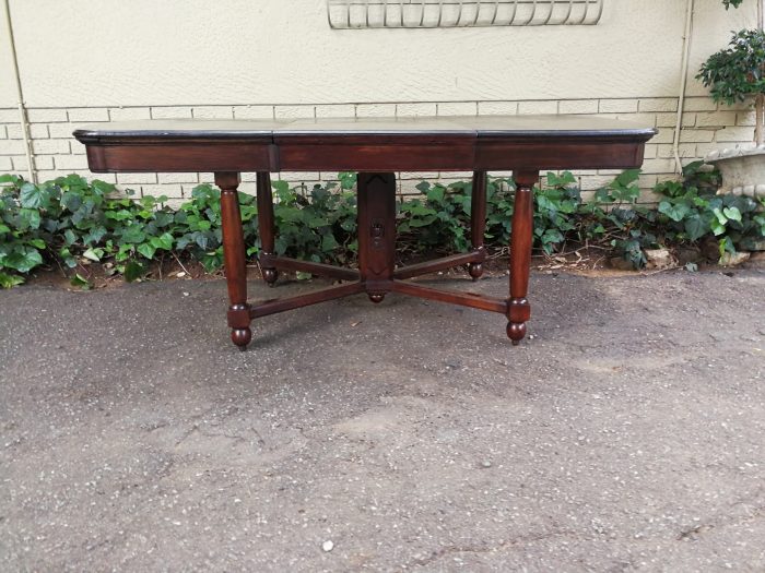 An Edwardian Style Oak 8 Seater Table on an X Stretcher Base (8 Seater) - Image 3