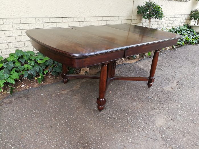An Edwardian Style Oak 8 Seater Table on an X Stretcher Base (8 Seater) - Image 4