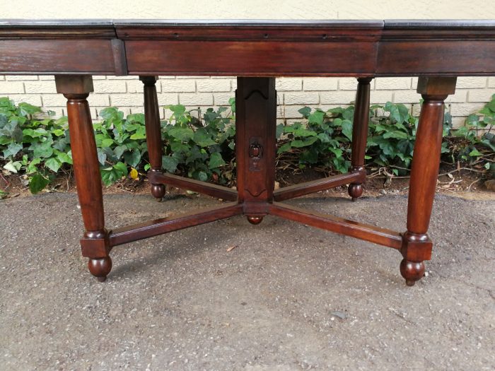 An Edwardian Style Oak 8 Seater Table on an X Stretcher Base (8 Seater) - Image 5