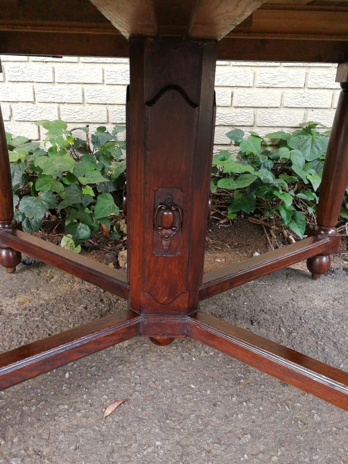 An Edwardian Style Oak 8 Seater Table on an X Stretcher Base (8 Seater) - Image 6