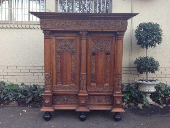 An Early 19th Century Renaissance Ornately Carved Oak Kussenkast On Bun Feet (Useful for TV or storing Bedroom Pillows, Duvets, Towels etc)  ND - Image 2