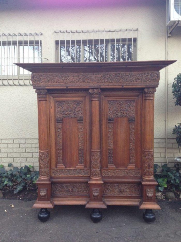 An Early 19th Century Renaissance Ornately Carved Oak Kussenkast On Bun Feet (Useful for TV or storing Bedroom Pillows, Duvets, Towels etc)  ND - Image 3