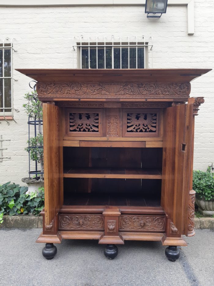 An Early 19th Century Renaissance Ornately Carved Oak Kussenkast On Bun Feet (Useful for TV or storing Bedroom Pillows, Duvets, Towels etc)  ND - Image 15