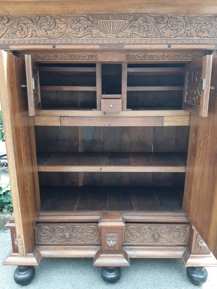 An Early 19th Century Renaissance Ornately Carved Oak Kussenkast On Bun Feet (Useful for TV or storing Bedroom Pillows, Duvets, Towels etc)  ND - Image 13