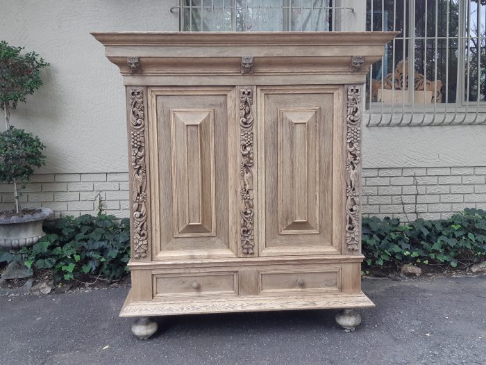 A Dutch Bleached / Natural Oak Kussekas/Cabinet Circa 1900 - Image 2