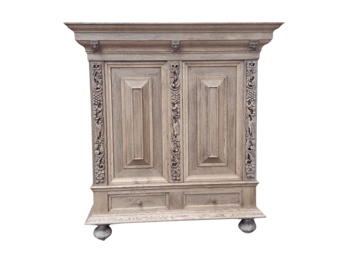 A Dutch Bleached / Natural Oak Kussekas/Cabinet Circa 1900