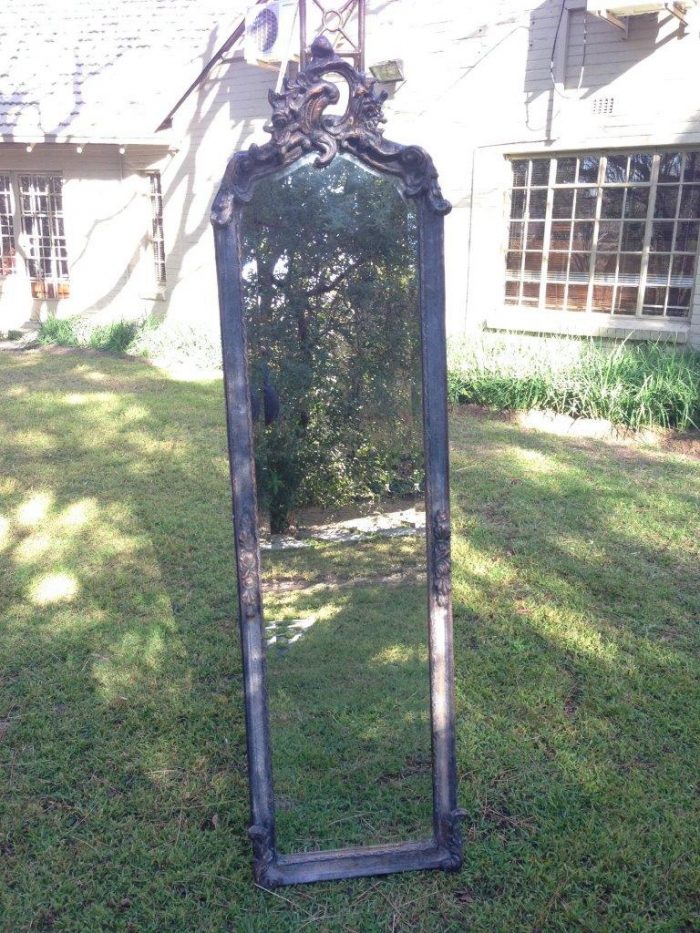 An Ornate Carved Gilded Mirror in the Rococo Style - Image 2