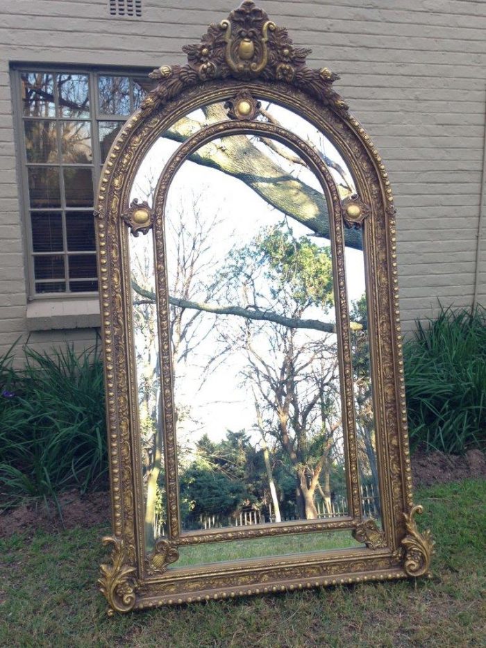 An Ornate Carved Arched Gilded Mirror - Image 2